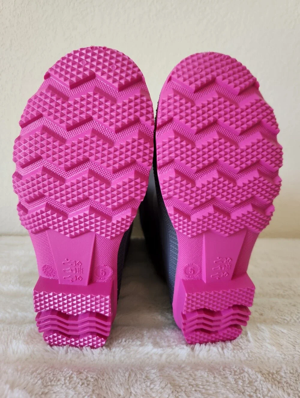 Kamik Classic Stomp Charcoal Magenta Rubber Rain Boots for Kids for Everyday Use